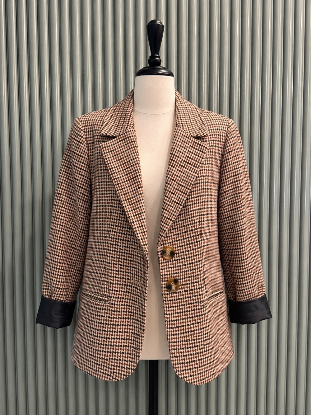 Urban Outfitters Brown Houndstooth Blazer with Tortoiseshell Buttons
